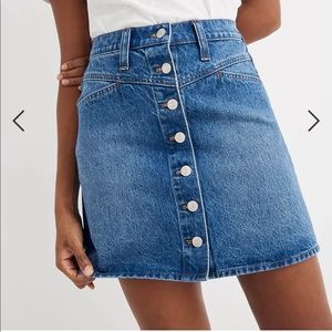 Madewell A-line button mini skirt. Size: 26. Excellent condition